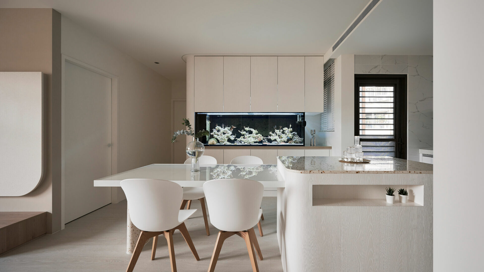 案例 2:中島延伸餐桌打造溫潤生活